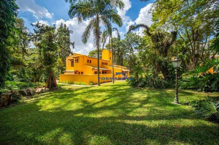 Casa com 5 quartos sendo 2 suítes à venda na Granja Viana - Cotia/SP