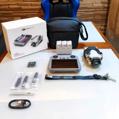 Drone DJI Mini 4 Pro Fly More combo Plus