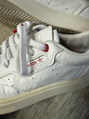 Tênis Feminino Adidas Sleek Corações  Couro - Tamanho 37 (Palmilha 24,5cm)