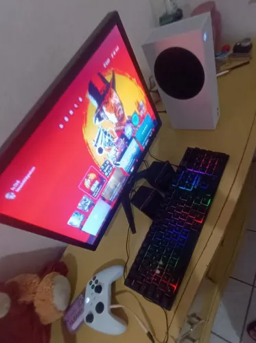 Troco Xbox séries Completo + monitor+ teclado + 2 caixinhas de som + 300 reais por sériesX