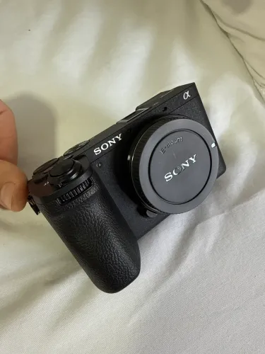 Câmera Sony A6700 + Lente 18 - 135