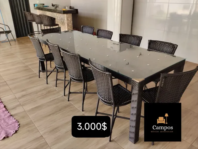 Mesa com 10 cadeiras