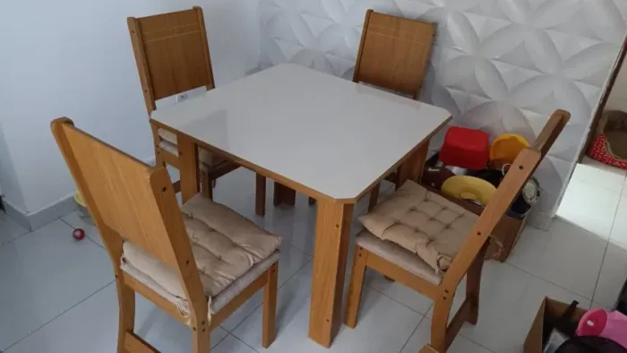 Conjunto Mesa de Jantar Quadrada + 4 Cadeiras