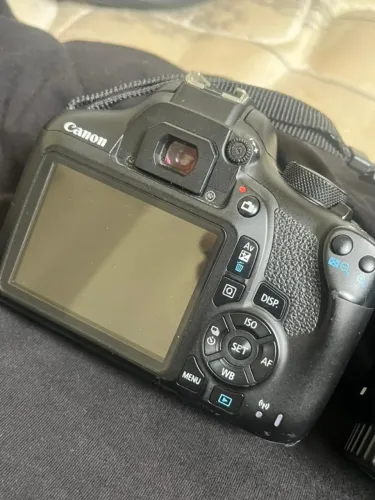 CAMERA CANON T7+