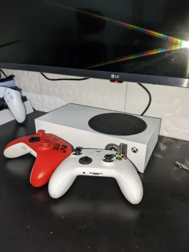 Xbox Series S + 2 controles (perfeito estado)