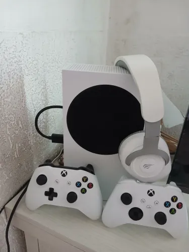 Xbox Series S + 2 Controles + Headset