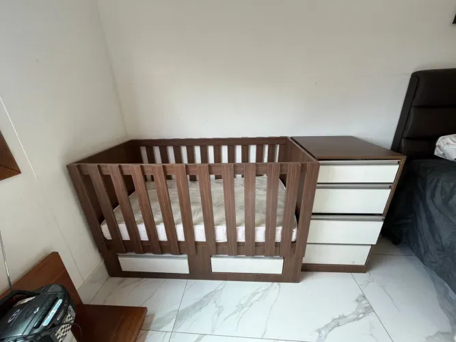 Berço em MDF + colchão