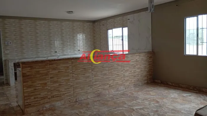 Casa para locação, com 2 dormitórios, localizado no Vila Carmela III/ Por R$ 1.800,00