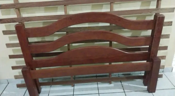 Cama de Casal Queen em Angelim