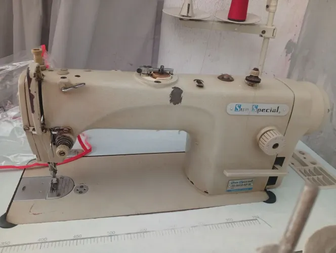 Máquina de costura industrial