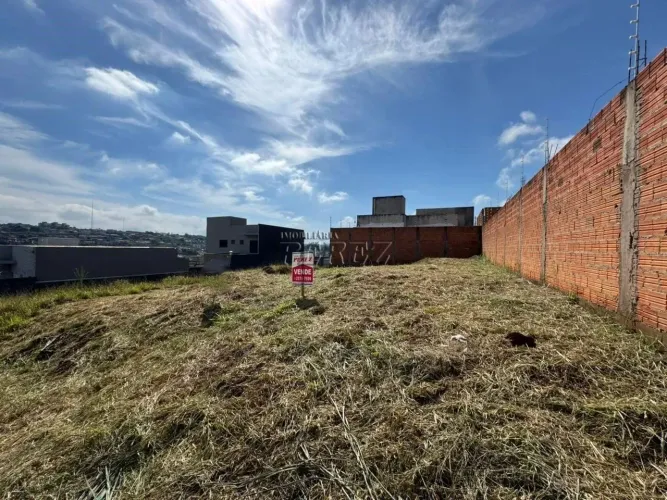 Terreno à venda no Colinas, região oeste de Londrina