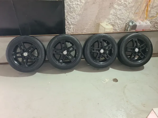 Jogo de roda aro 16 modelo kia soul - pneus pirelli evo 205/55 meia vida