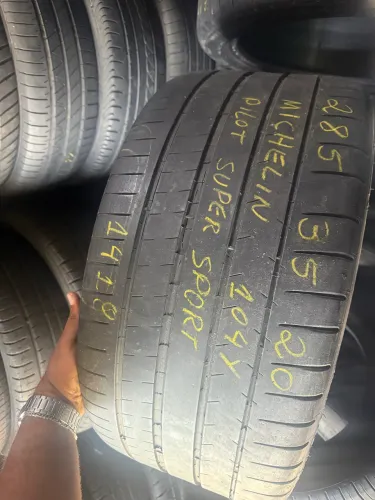Pneu Michelin Aro 20 Pilot Sport 4 S 285/35R20 104Y XL 1800 o par