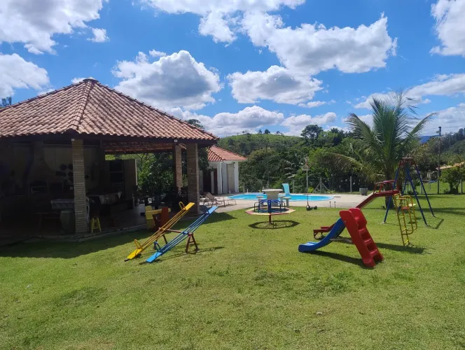 Chácara com piscina e campo society