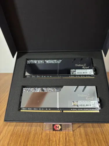 Memória RAM DDR4 Trident Z Royal 32GB (2x16GB), 3200MT/s, CL16, Silver (Nova)
