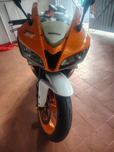 Vendo CBR RR ou troco por algo do meu interesse tá zerada documento pago tudo pago revisad