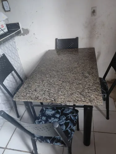 Sofa 3 lugares R$ 400 mesa 4 lugares R$ 550