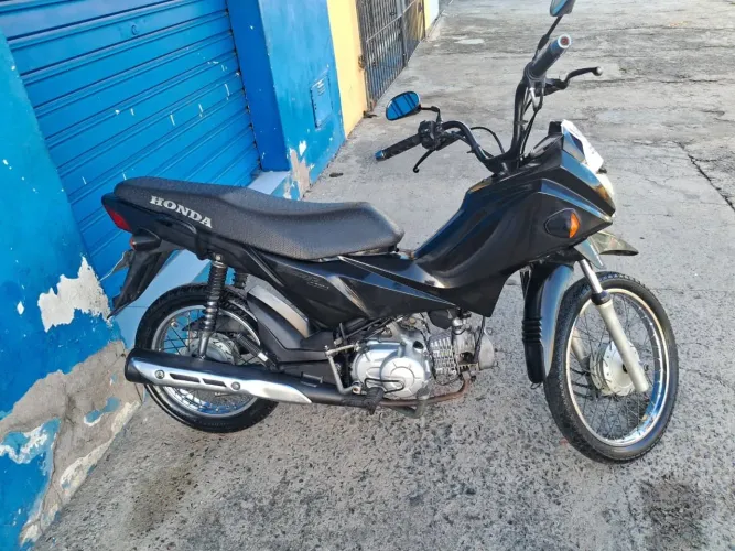 Vendo moto Pop 110, ano 2020 e motor na garantia.