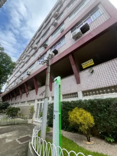 Imóvel para aluguel tem 78 metros quadrados com 2 quartos em Vila Valqueire - Rio de Janei