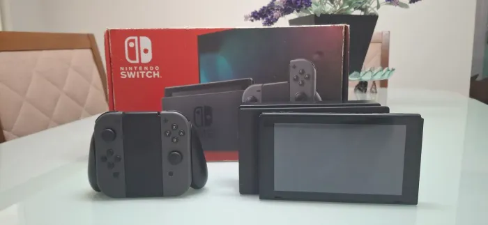 Nintendo Switch V2 + Mario Kart 8 Deluxe