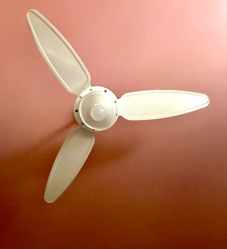Ventilador de teto com luminária