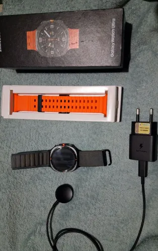 Smartwatch samsung ultra 64 gigas  5 meses de uso tem Nota fiscal 