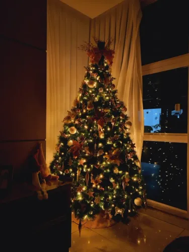 Árvore de Natal Pinheiro Luxo 2,10 m - 566 Galhos