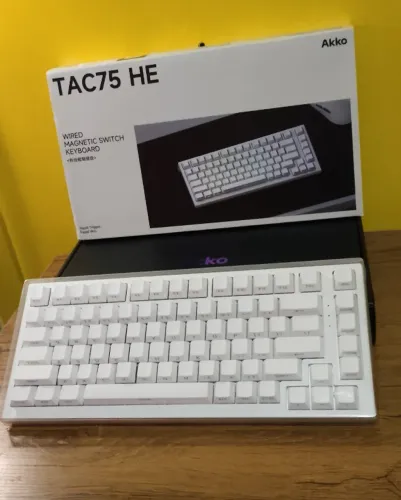 Teclado Akko TAC75 HE Branco - Switch Magnético / Rapid Trigger - Na Caixa