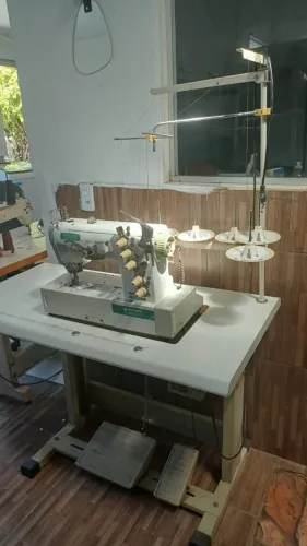 Galoneira Siruba Industrial, modelo F007j