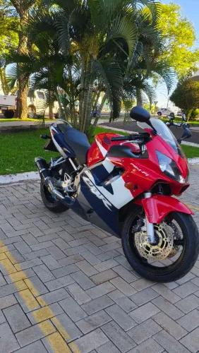Cbr600f 2002 com só 14mil km.