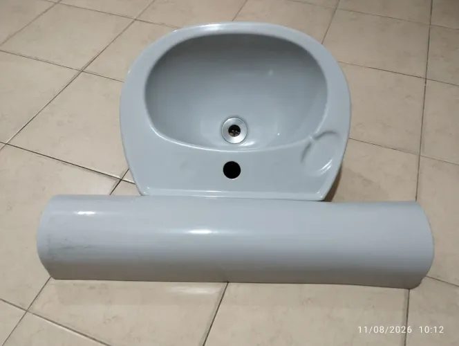 Vendo lavatório com suporte