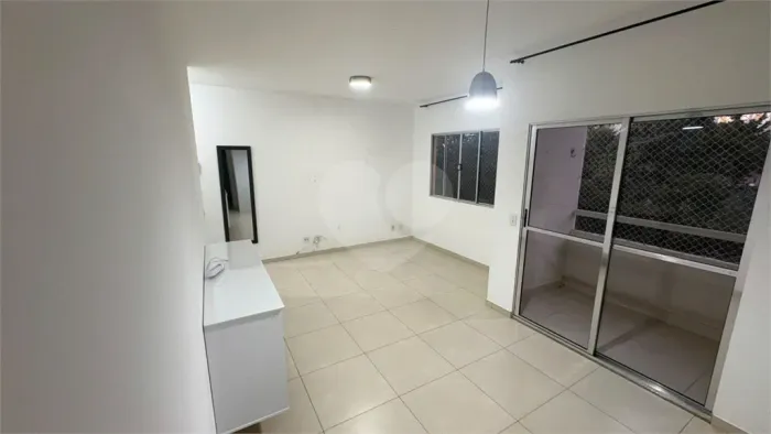 Apartamento para alugar com 2 quartos no condomínio Parque Dos Pássaros, Valinhos - SP