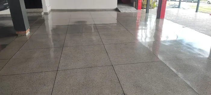 Limpeza de piso de granitina e concreto