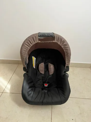 Vende-se bebê conforto
