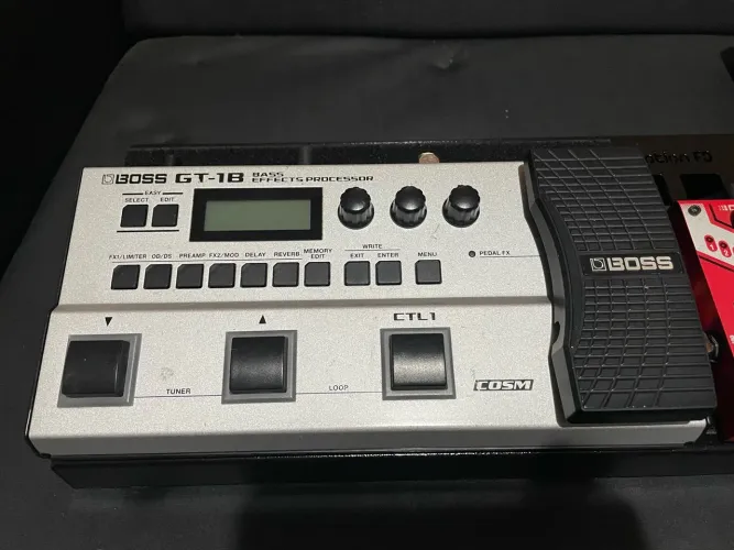 Boss GT-1B Pedaleira de baixo