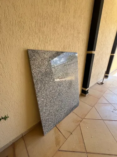 Chapa de Granito Cinza 94 x 118 cm - Ótimo Estado