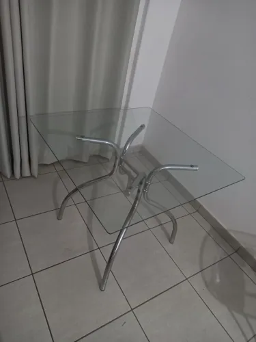 Mesa de vidro pra sala 4 lugares , 95cm X 95cm