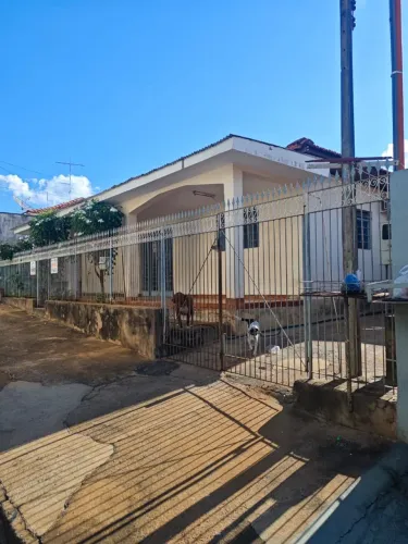CASA À VENDA EM PRESIDENTE BERNARDES 