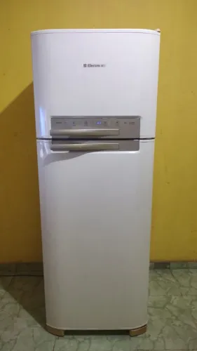 Geladeira Electrolux gelo seco funcionando