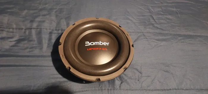 Subwoofer Bomber Upgrade 8 400W rms (Nunca usado)