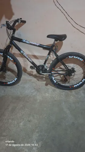Uma bicicleta
