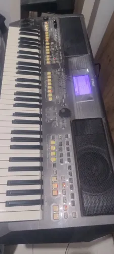 Teclado Yamaha PSR s670