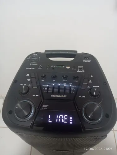 Vende se uma caixa de som