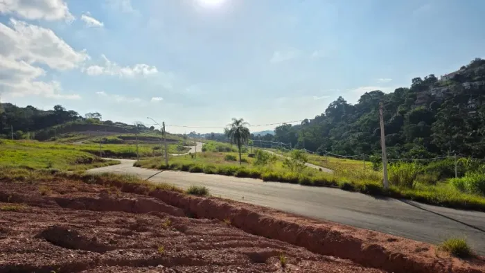 Terreno no Centro de Sta. Branca!!Documentação toda ok só transferir escritura!!!Loteament