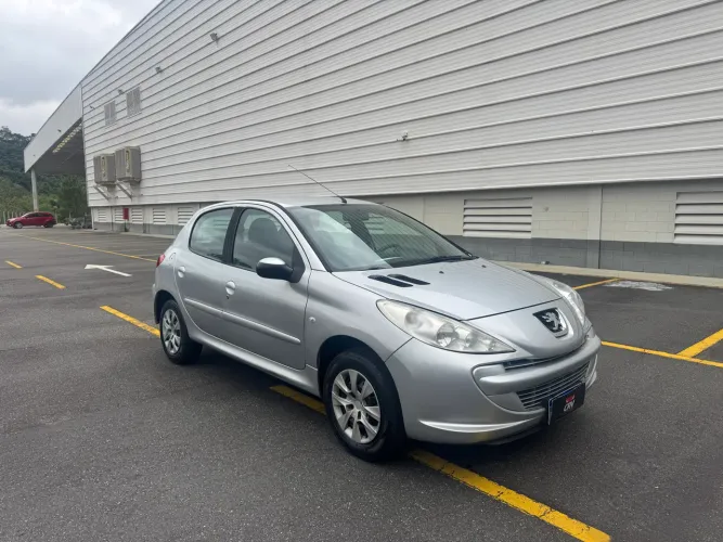 Peugeot 207 XR 1.4 Flex 8V 5P 2012