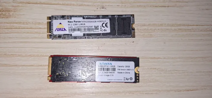 Kit com 4 SSDs 128GB ? NVMe + SATA
