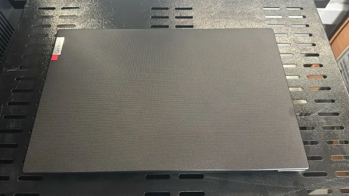 Notebook Lenovo V14 G4, Ryzen 5 7520U ,8Gb Ddr5 e 256Gb NVME