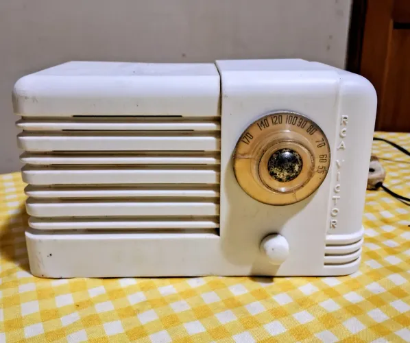 Rádio antigo valvulado RCA Victor