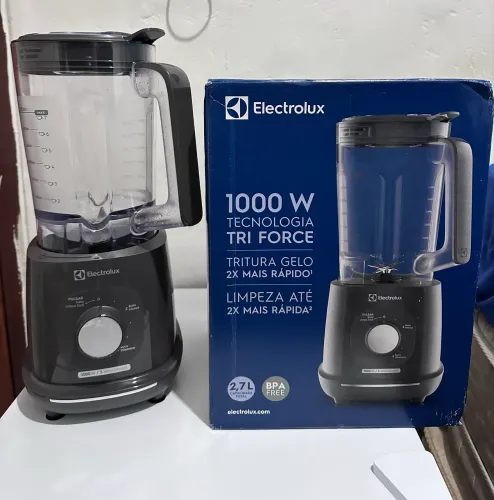 Usado apenas 1 vez , novíssimo ..$110 . Não entrego?1000 wts de potência