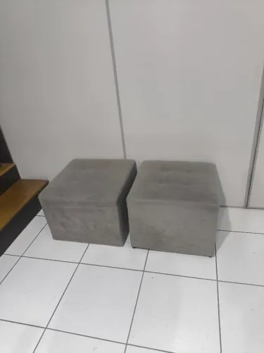Puffs Grandes 56x56 Suede Cinza - Excelente Conservação